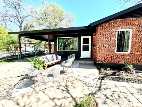 Rosedale House | Stay Central Ride the Trail Experience Austin