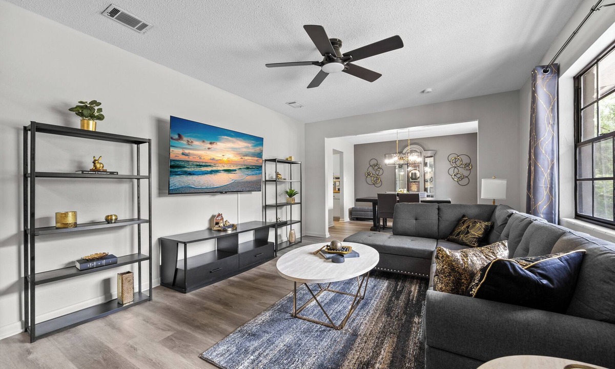Gainesville House | Stay Classy: Spacious 3BR with Firepit and Arcade Near UF