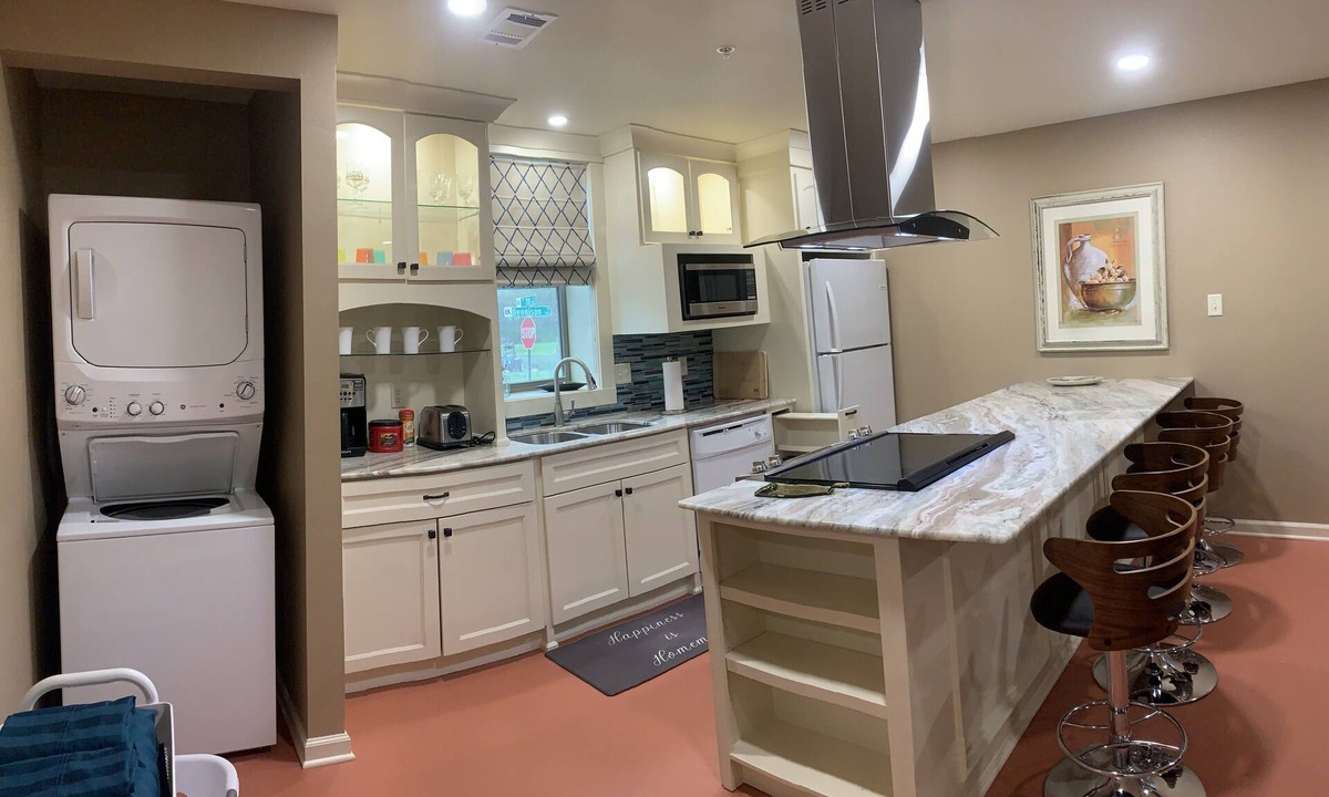 Capital View Condo | Stay close to entertainment! nDowntown LR 2 bedroom apt near Simmons Bank Arena