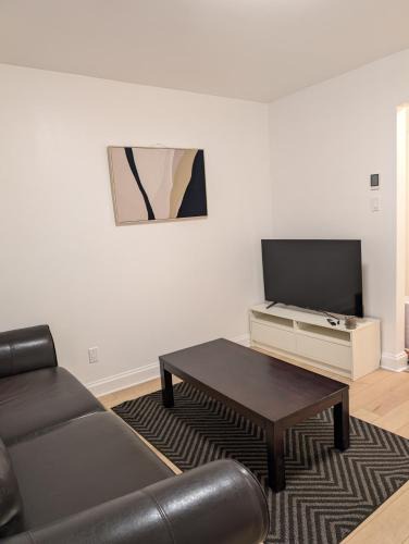 Longueuil House | Stay close to Montreal