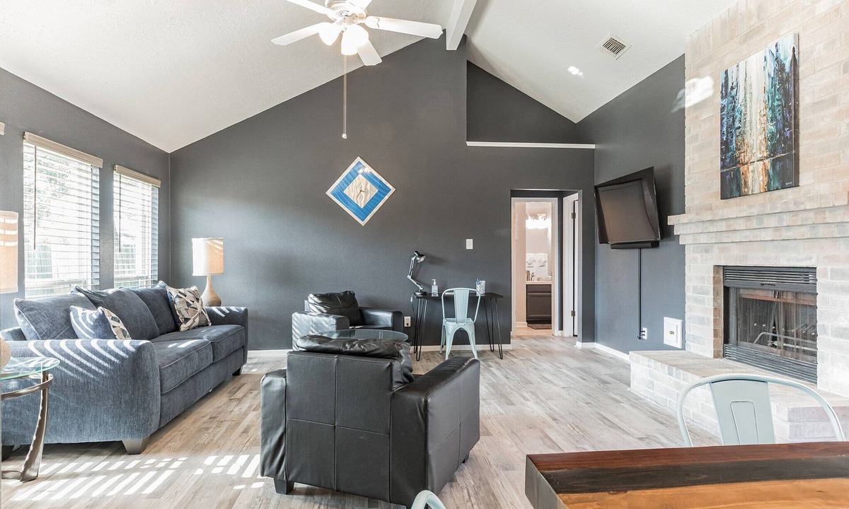 Greater Fondren Southwest House | Stay Happy Stay Long