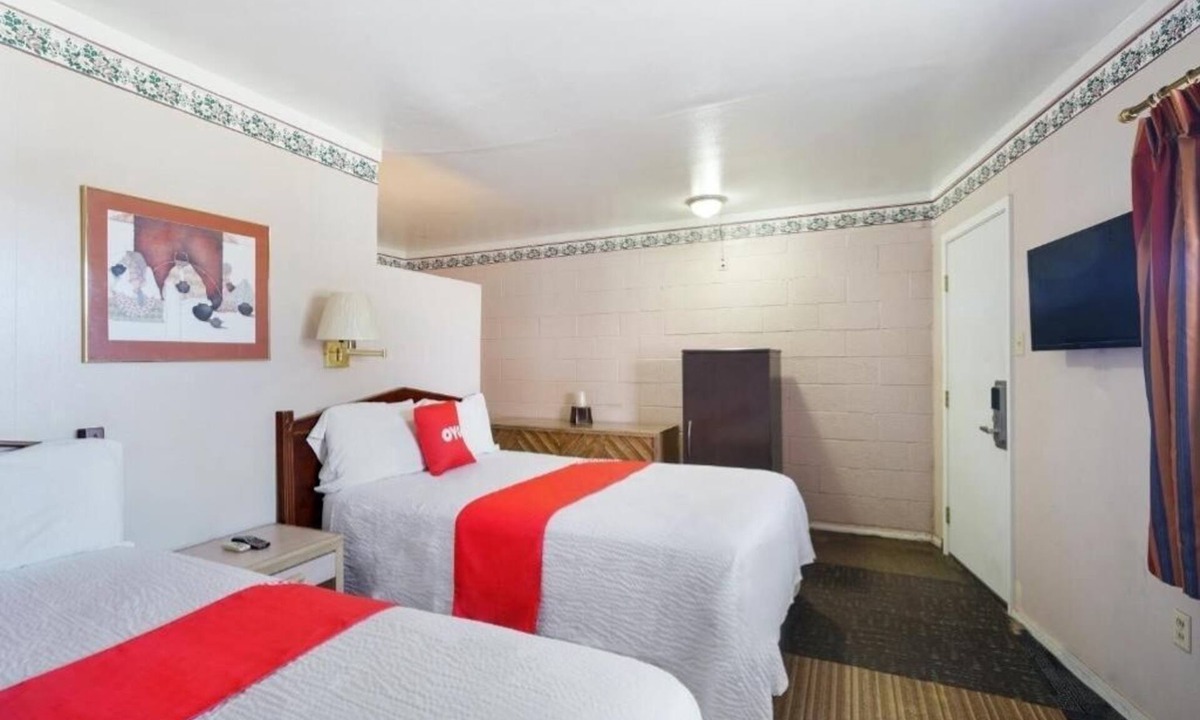 Alpine Hotel | Stay in Alpine: Pet-Friendly Convenient Room with Private Bath Near Fun Spots