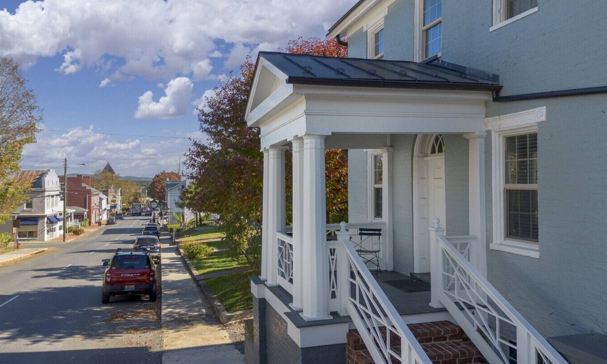 Lexington House | Stay in Downtown Lex, Hot Tub, Walk to VMI, W&L
