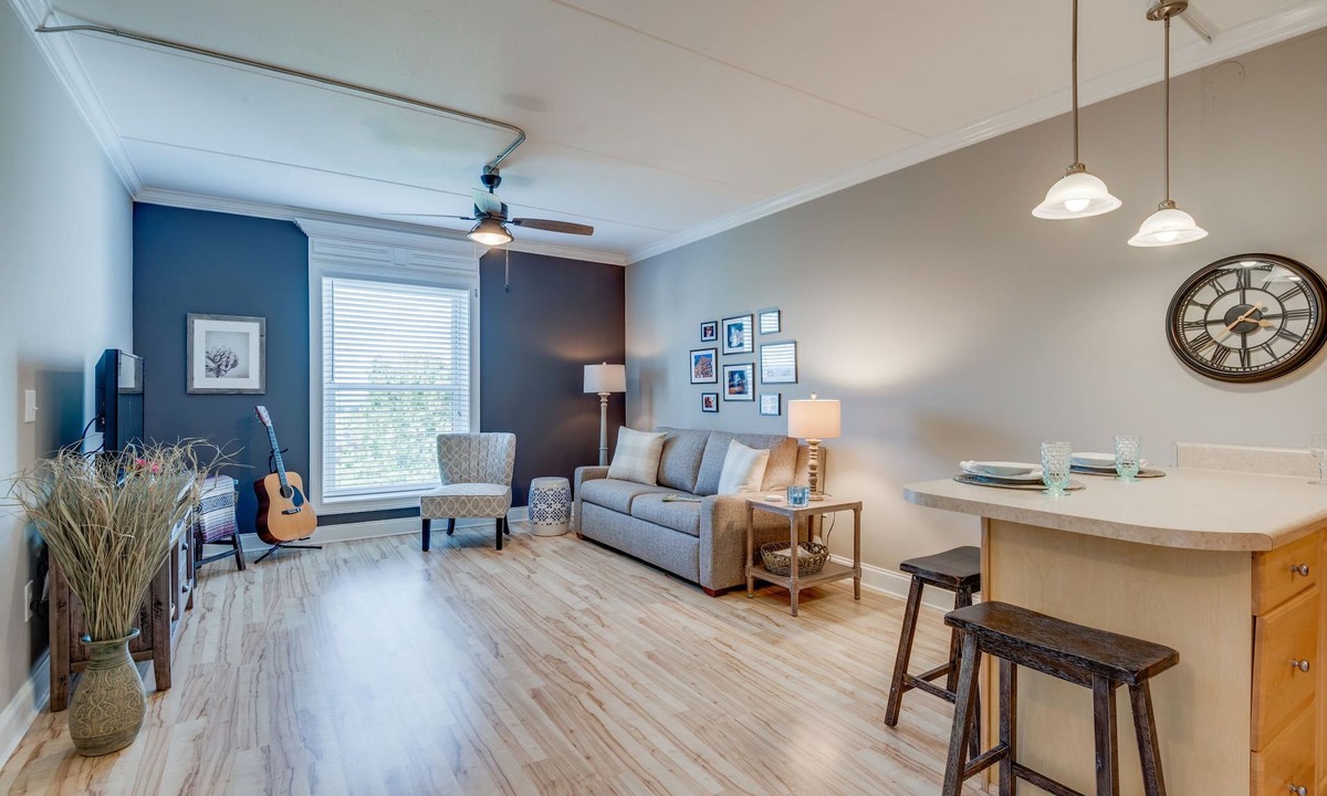 Music Row Condo | Stay in Elvis' Personal Suite. Guitar-Shaped Pool, Nashville, TN