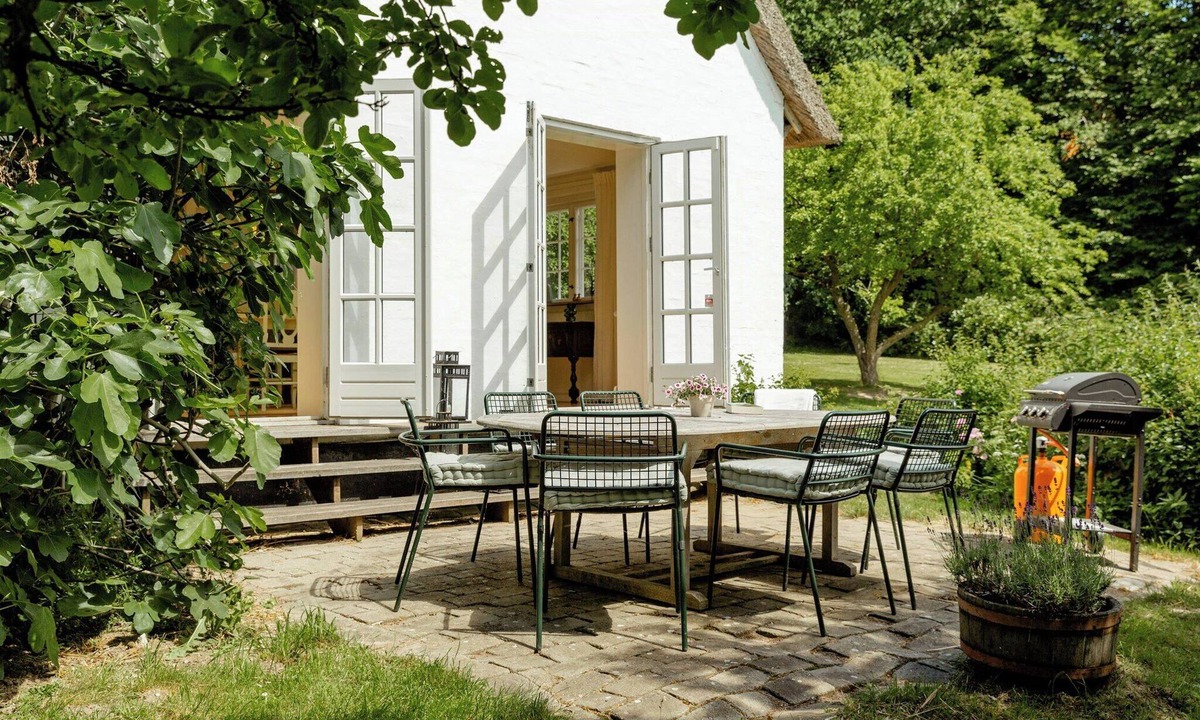 Maribo House | Stay in Fisher's House in forest by lake