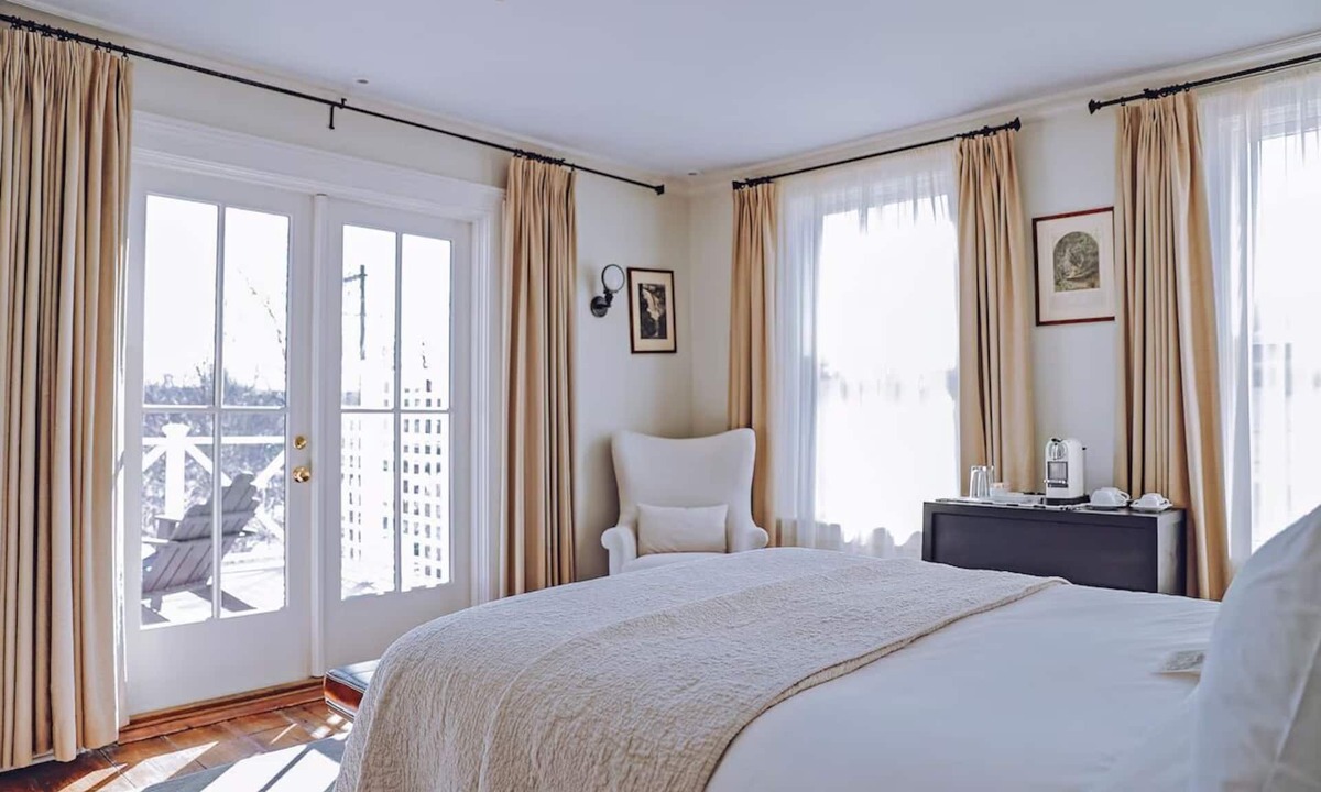 Milford House | Stay in Style: Historic Milford Stay with Onsite Restaurant! Downtown Location