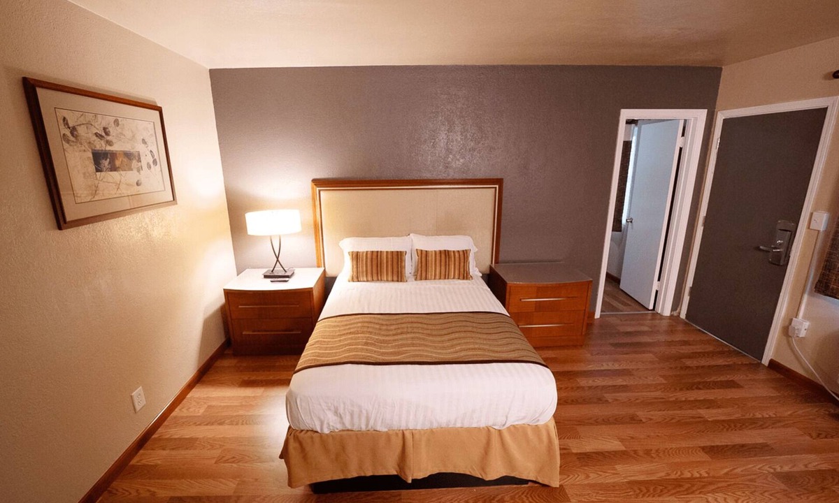 Civic Center Hotel | Stay inn suite