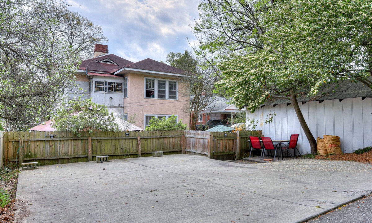 Summerville Apartment | Stay just 3 miles from Augusta National during Masters Week!