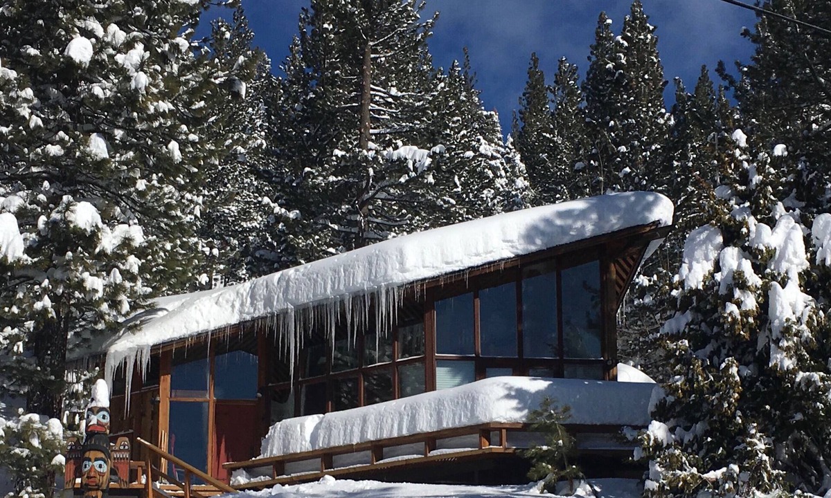 Olympic Valley Cabin | Stay minutes from Palisades Village and a Beautiful bike ride away to Lake Tahoe