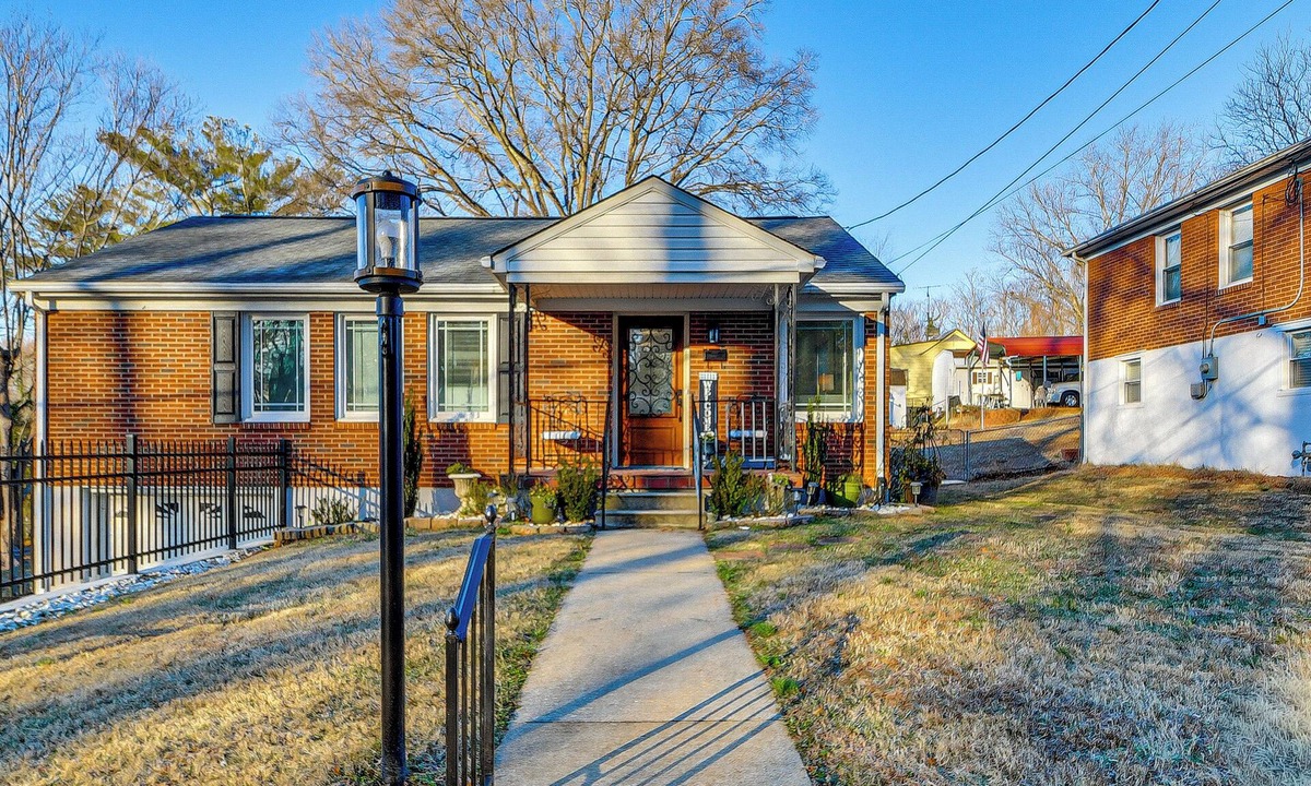 Danville House | Stay Near Averett & Caesars! Cozy Home w/Patio