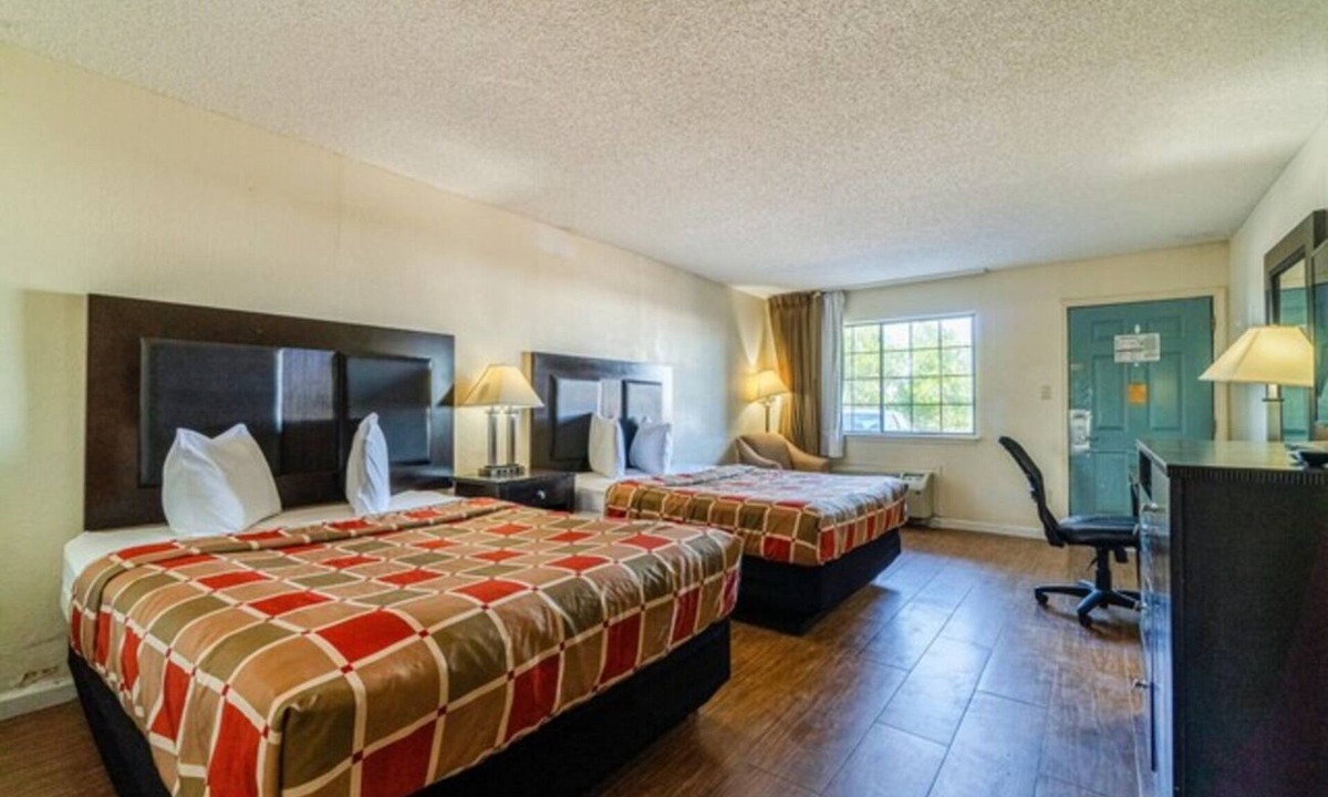 Port Lavaca Hotel | Stay Near Lighthouse Beach with Free Parking - 2 Clean & Comfortable Rooms