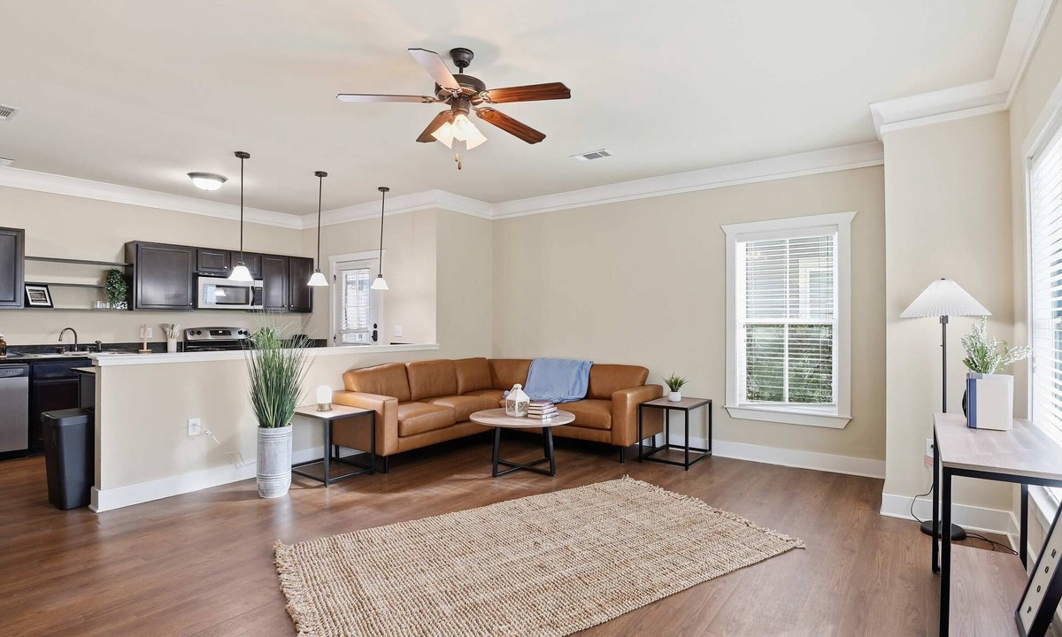 College Station Apartment | Stay near Texas A&M Spacious Cottage w/Clubhouse