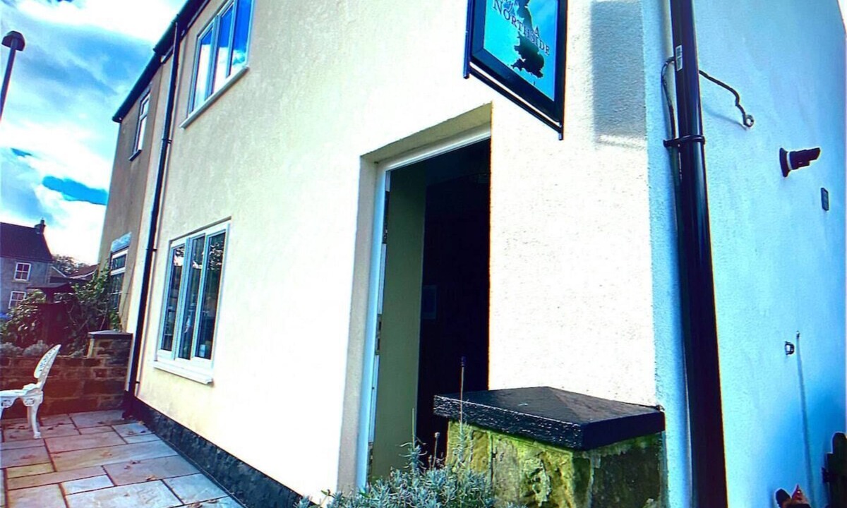 Newton Aycliffe Cottage | Stay Northside: Luxury Cottage, Log Burner & Pub