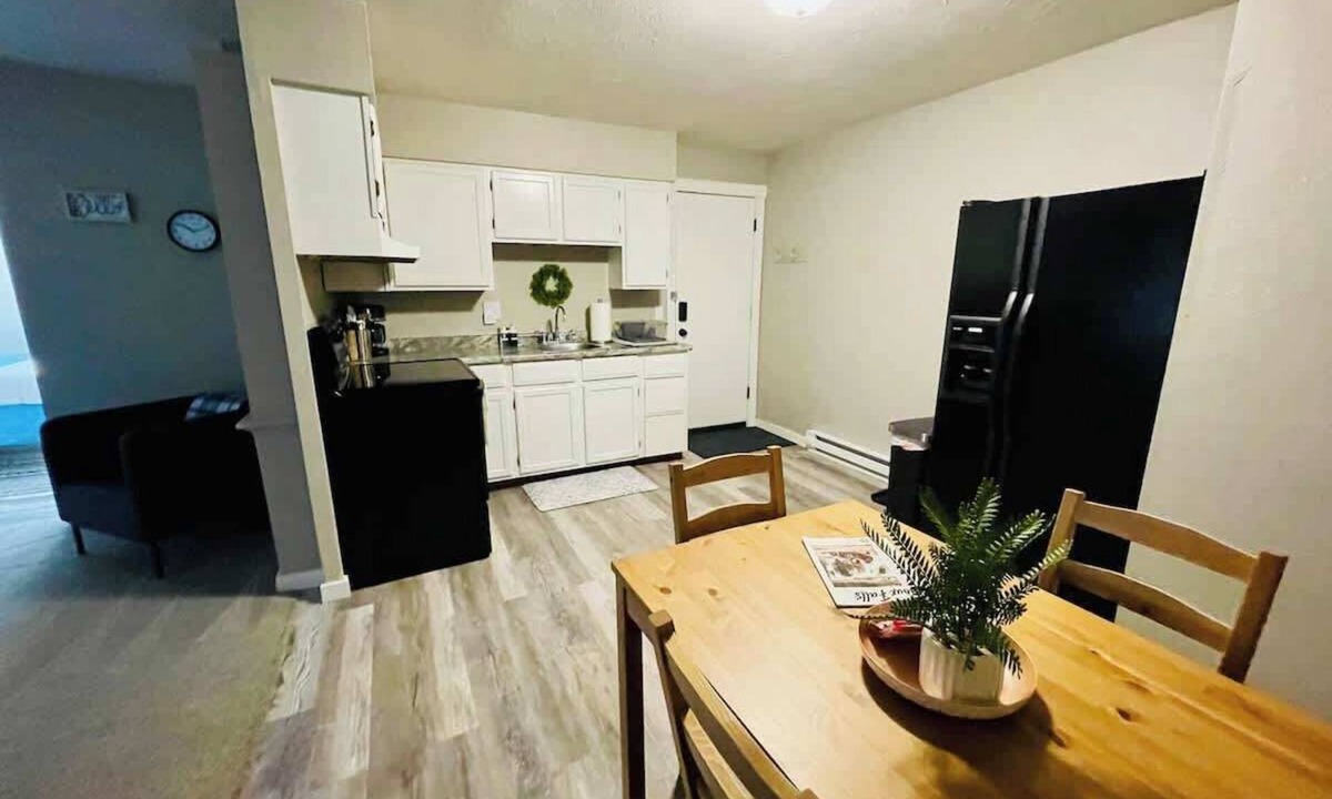 Sioux Falls Apartment | Stay on Spring | Sleeps 4 | Spacious | DTSF | #3