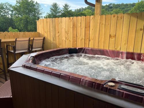 Ohiopyle Apartment | Stay, play and relax in Ohiopyle, PA, Hot tub, Pool table, next to the GAP trail in Ohiopyle, PA