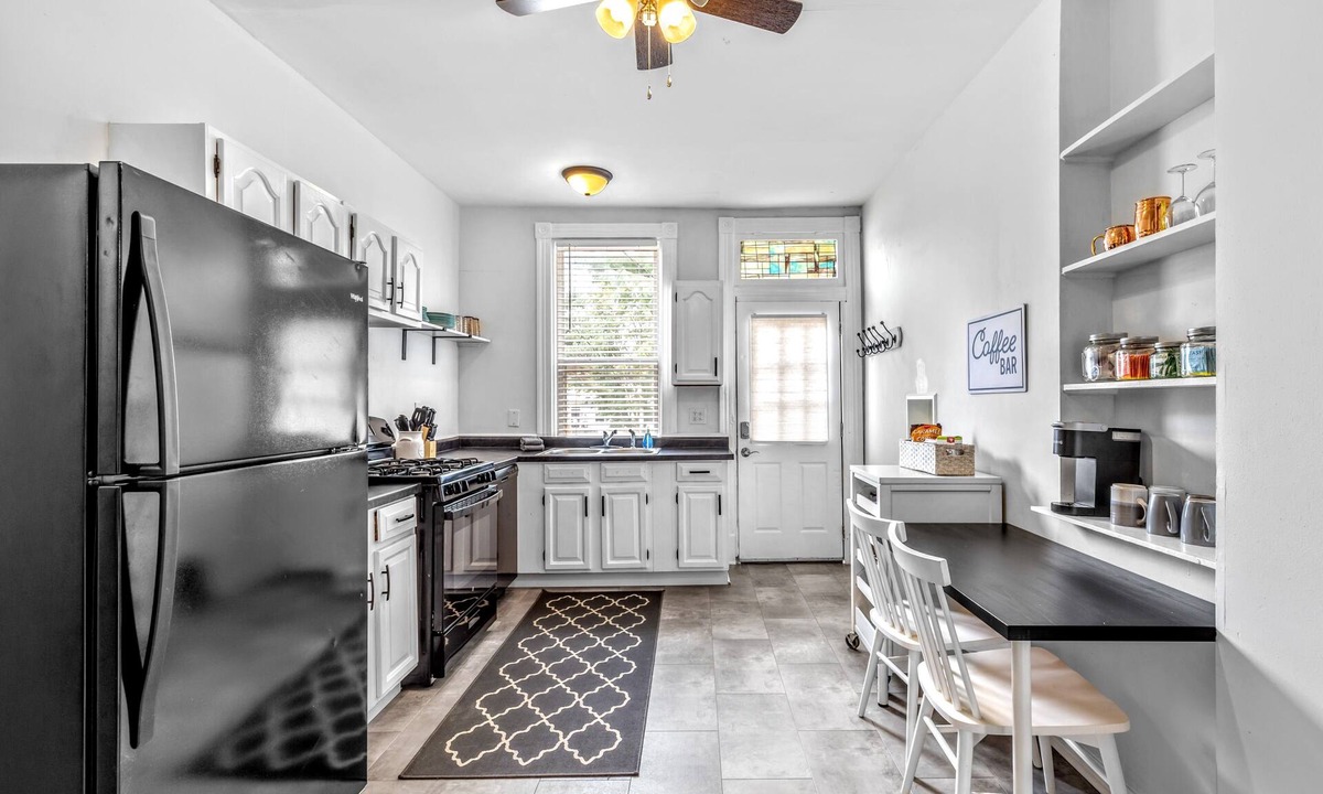 St. Louis House | Stay STL/2 Bed House/Parking/Yard/Extended Stay