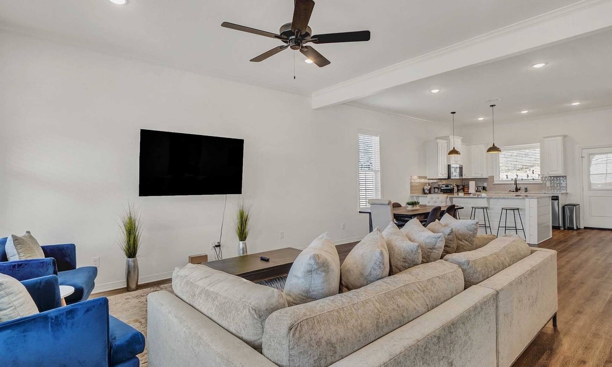 Tyler House | STAY TYLER @ Faulkner- amazing location