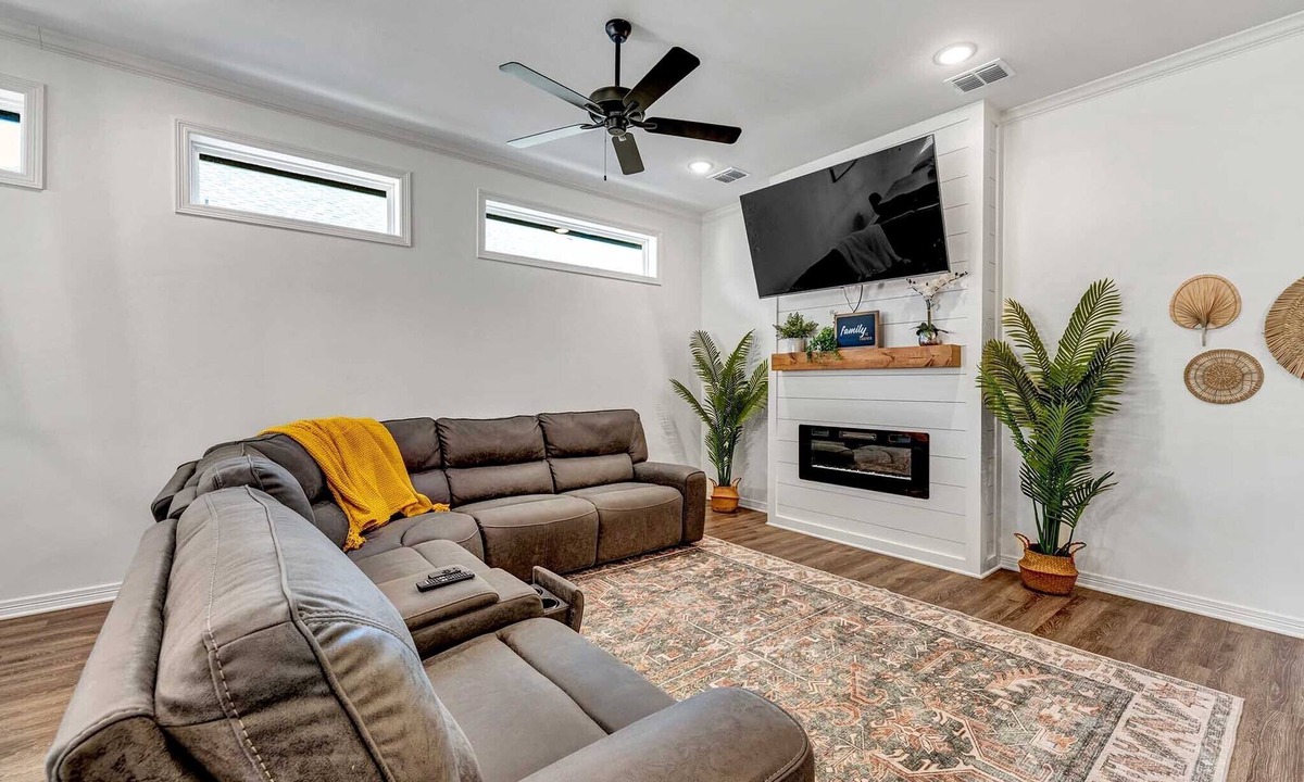 Tyler House | Stay Tyler @ Parade of Homes