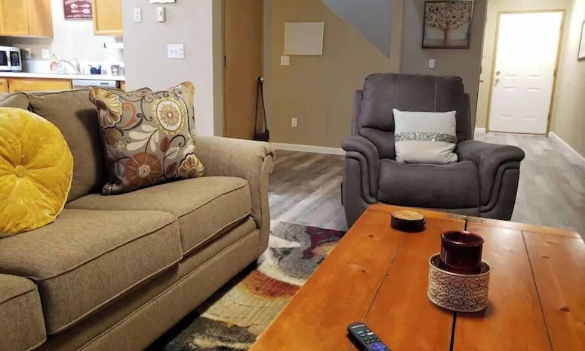 Vancouver House | ~Stay Vancouver! Short or Extended. Pet Friendly.