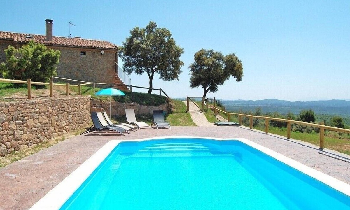 Cardona Villa | Stay with a stunning view - and still Barcelona and the Pyrenees not far
