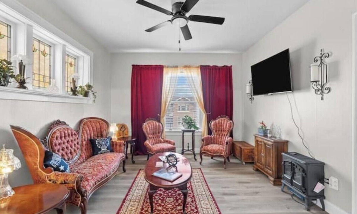 Southwest Garden Apartment | Stay, Work & Play, 2bd w/office near Downtown St Louis
