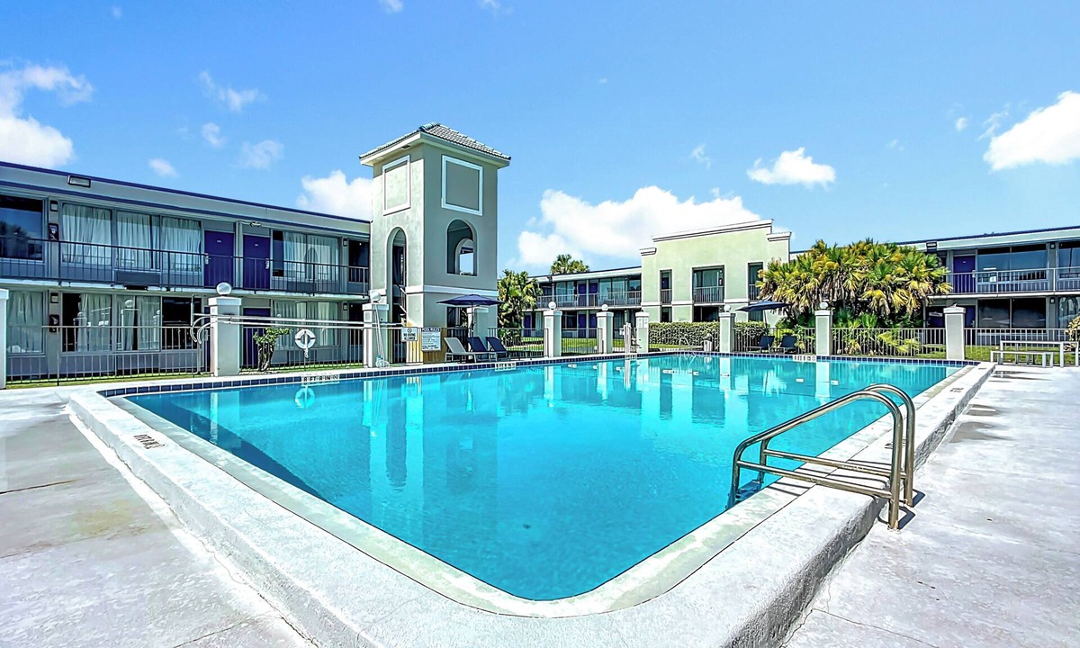 Lakeland Hotel | Stayable Lakeland