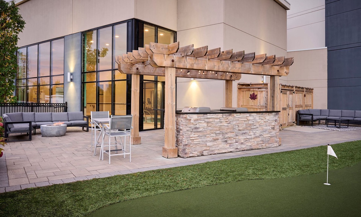 Glendale Hotel | Staybridge Suites Niagara-On-The-Lake by IHG