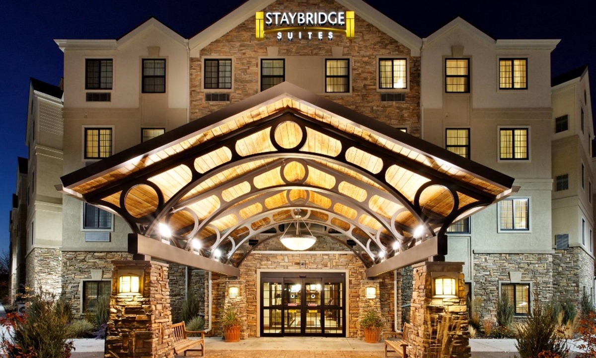 Dearborn Hotel | Staybridge Suites Dearborn MI by IHG