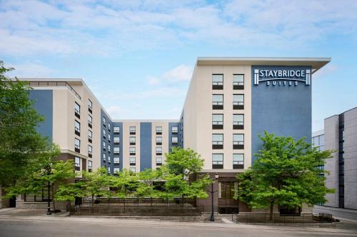 Central Hamilton Hotel | Staybridge Suites Hamilton - Downtown by IHG