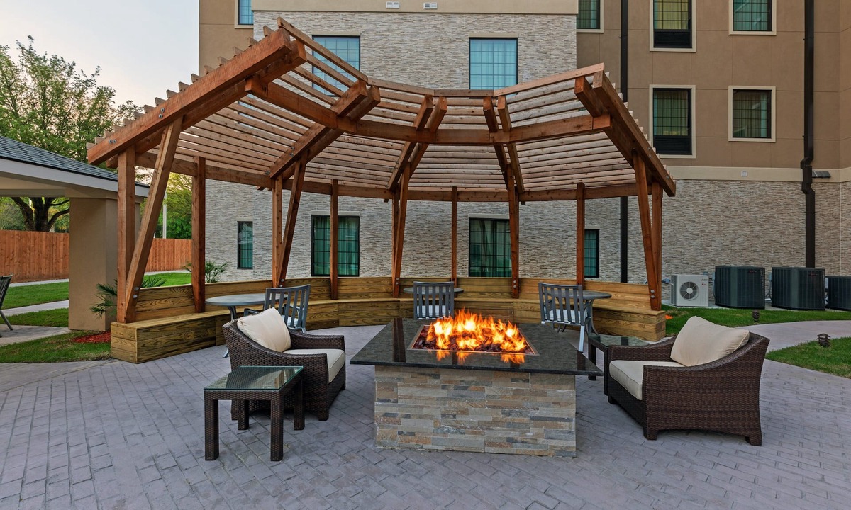 Humble Hotel | Staybridge Suites IAH Airport East by IHG