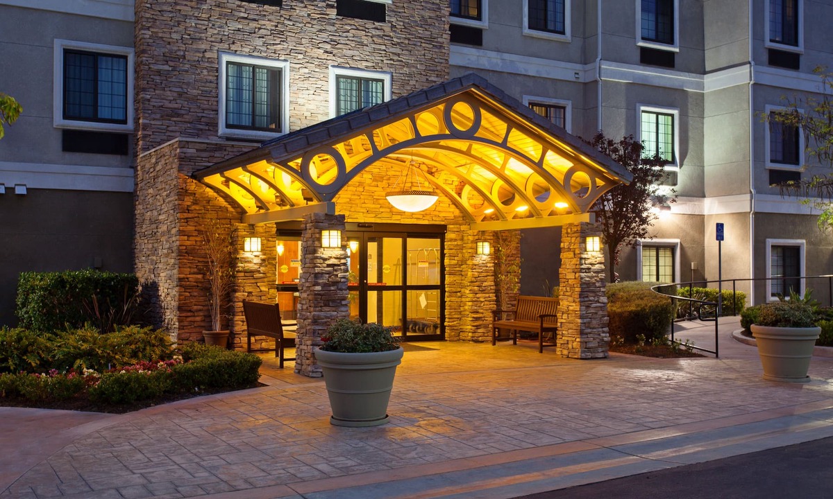 Lake Forest Hotel | Staybridge Suites Lake Forest by IHG