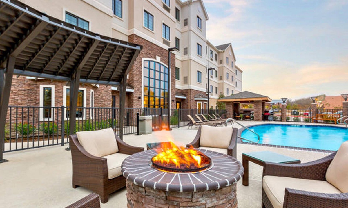 College Station Hotel | Staybridge Suites College Station by IHG