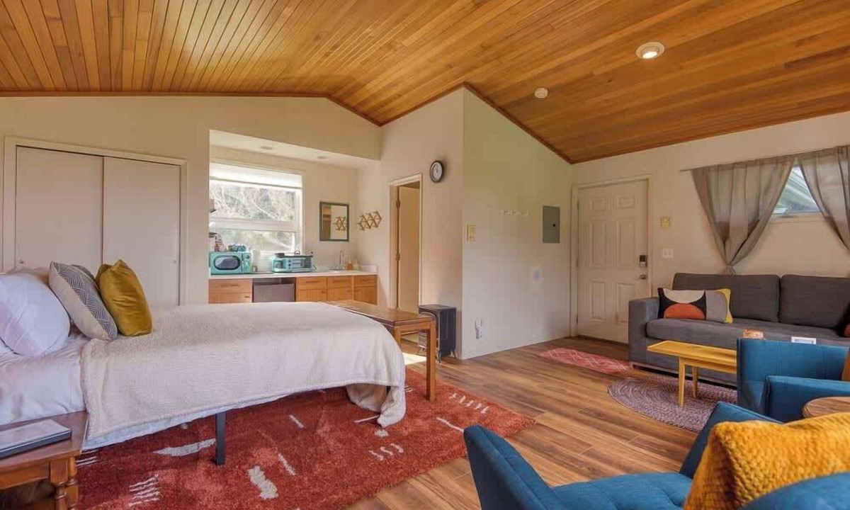 Coos Bay Apartment | #StayinMyDistrict Cape Arago Studio Suite