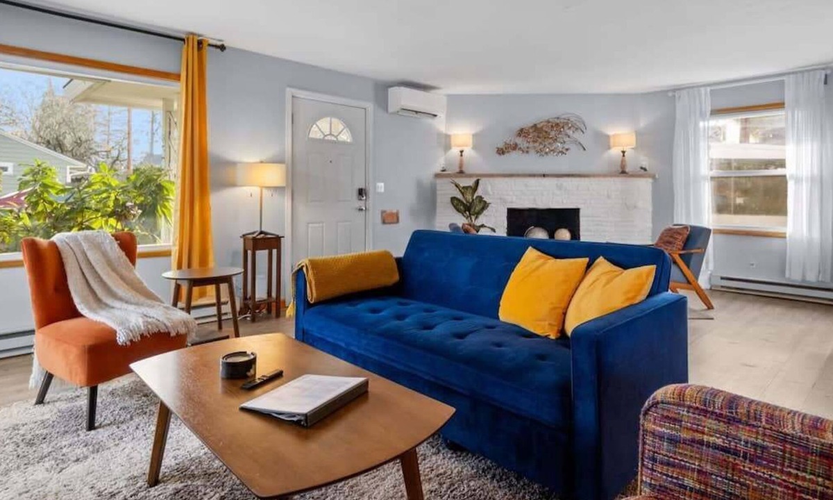 Vancouver House | #StayinMyDistrict Harney Heights