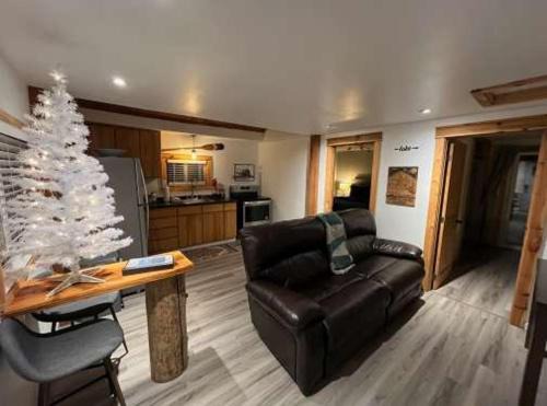 Lakeside House | #StayinMyDistrict Lakeside Cottage