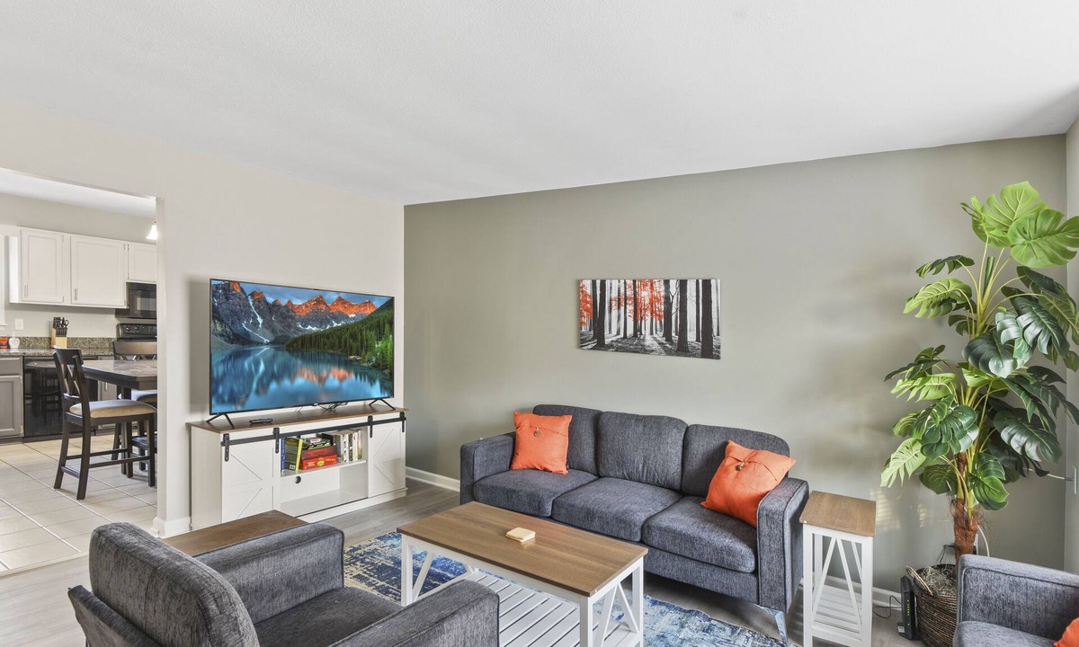 Champaign House | StayLocal STR: Kenny