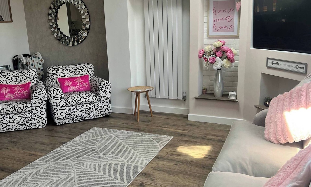 Solihull House | staysolihull, large spacious corner house,