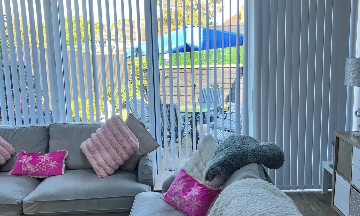 Solihull House | Staysolihull, Large Spacious Corner House,