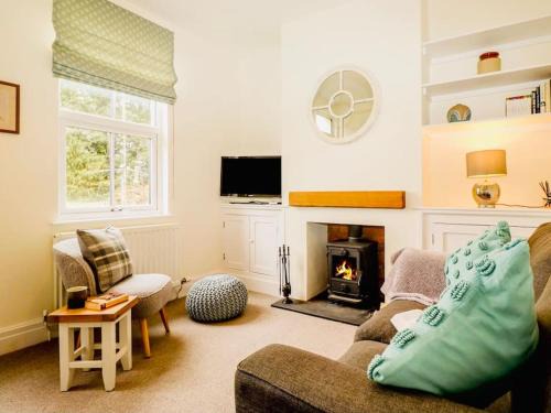 Newby Bridge House | Steam Train Cottage - Lake District Hideaway