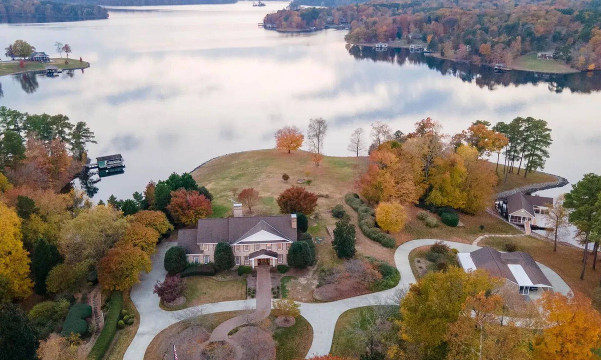 Semora House | Steel Magnolia - Hyco Lake Luxury Vacation