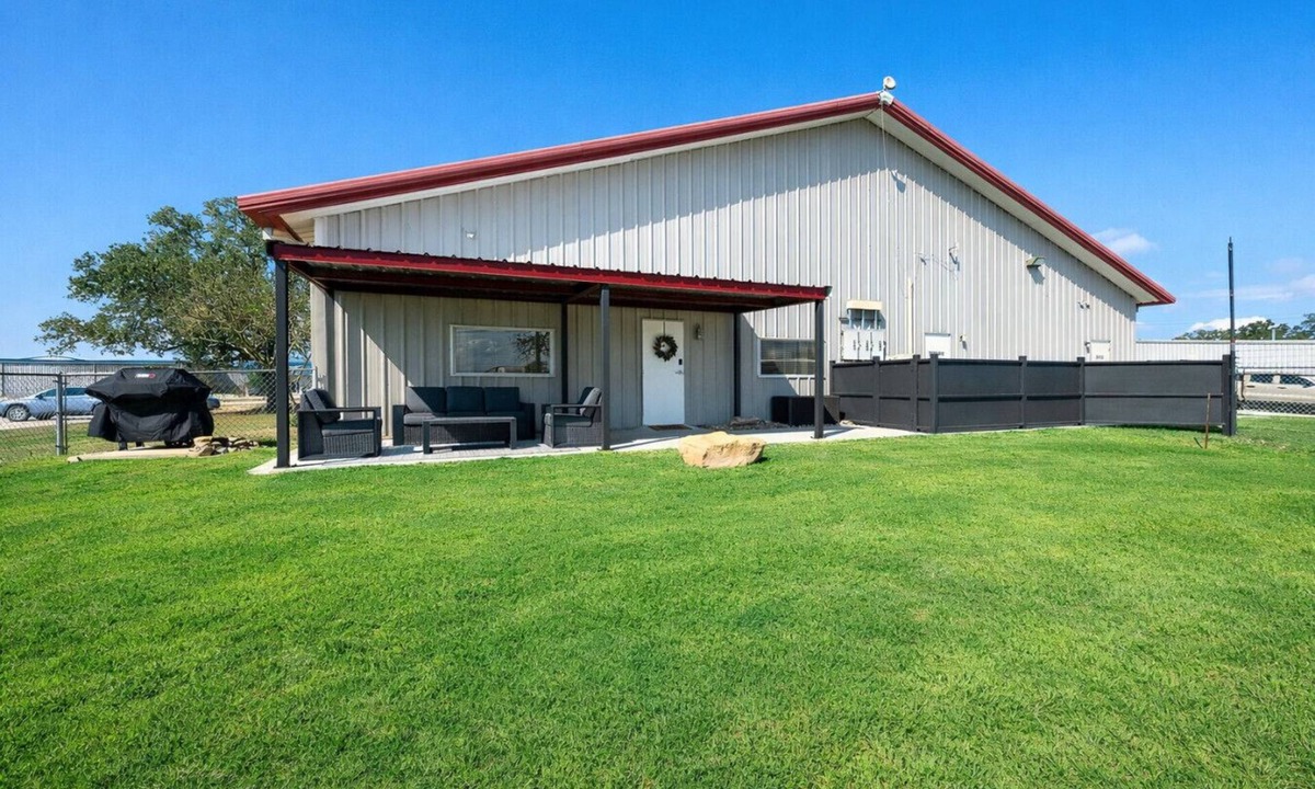 College Station Apartment | Steel Studio ~ Stylish 2BR + Fenced Yard