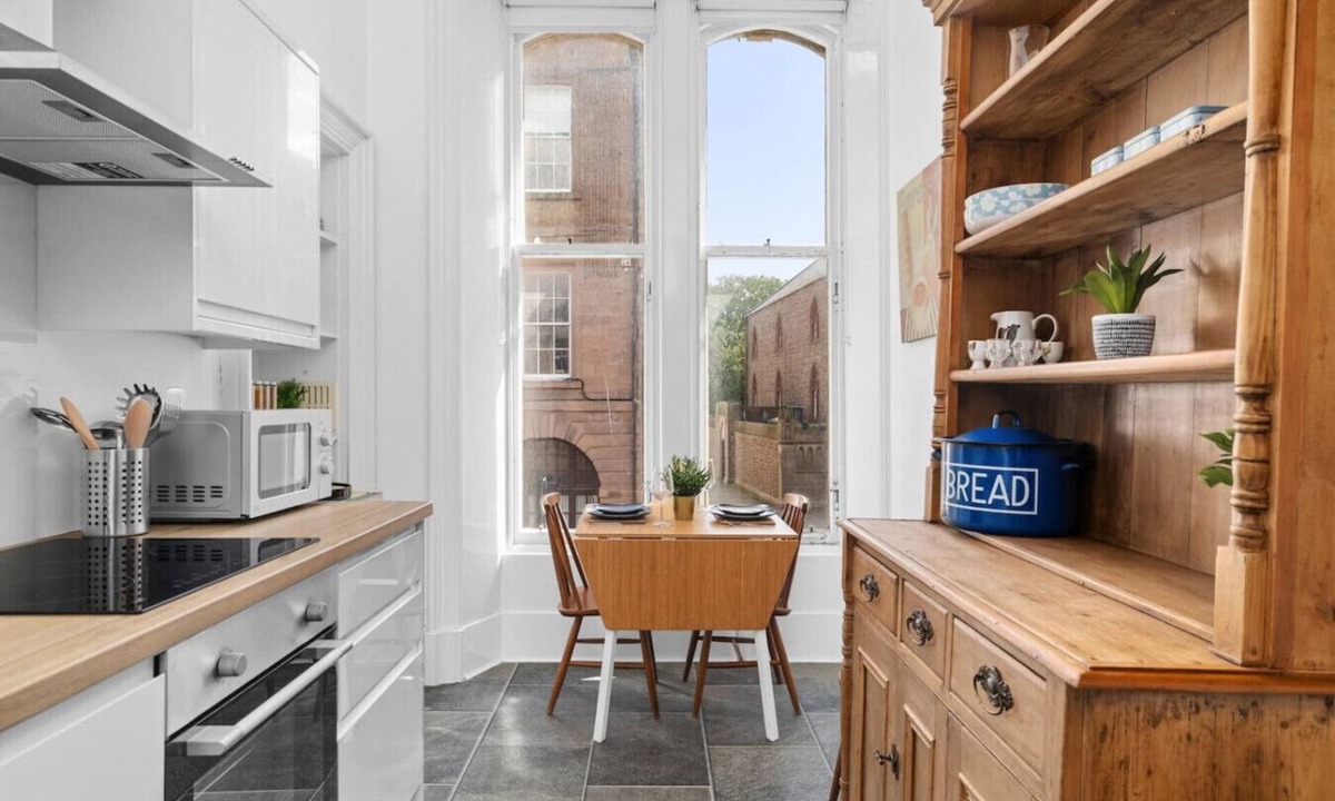 Montrose Apartment | Steeple View Apartment