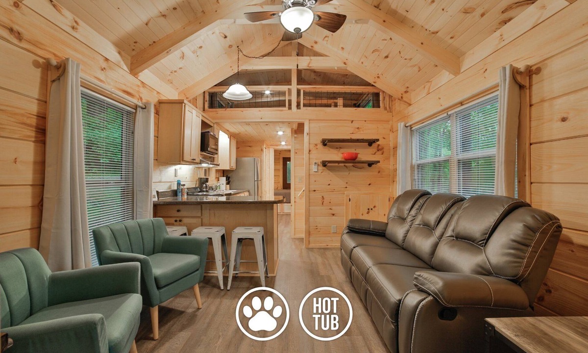 Lookout Valley Neighborhood Association Apartment | Stefan Cabin | Nature-Nested Tiny Home | Hot Tub