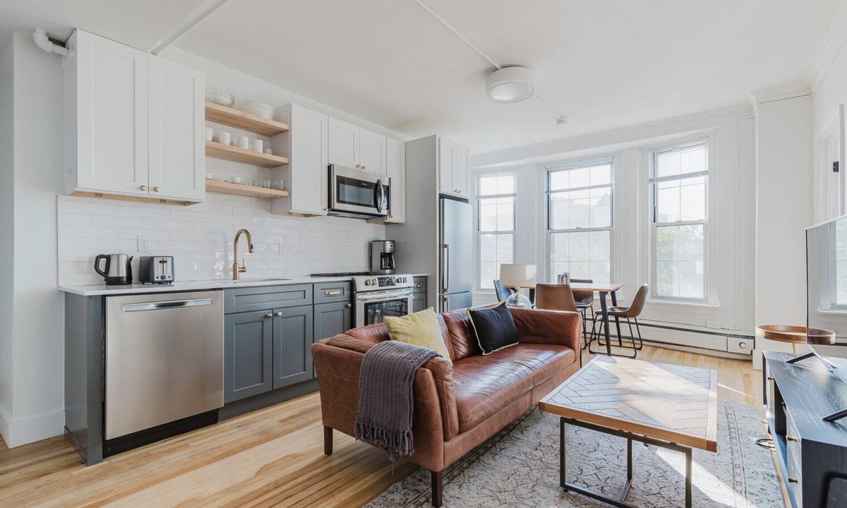 North Brookline Apartment | Stellar Downtown XBR, Security, Doorman, Elev, by Blueground