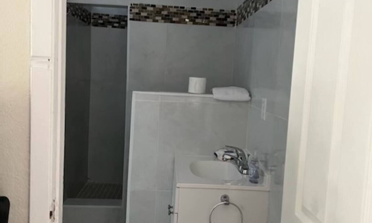El Paso House | Stellar location 3 bedroom, 3 bath, sleeps 10