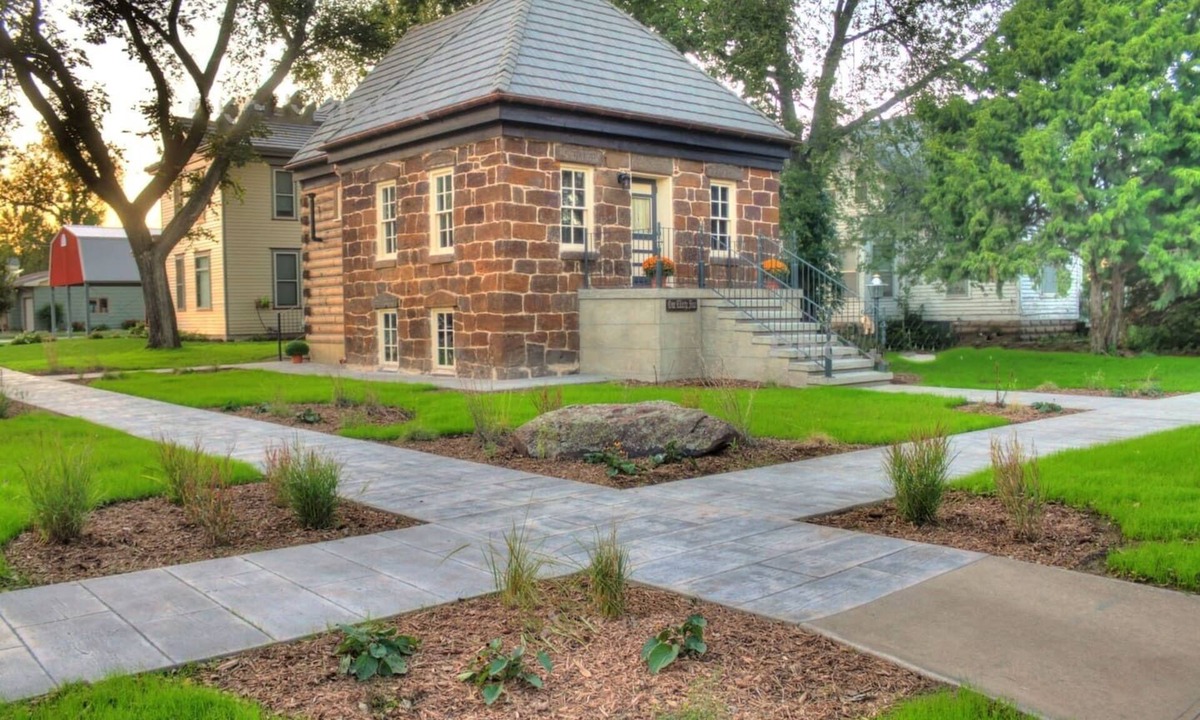 Lindsborg Cottage | Stenhuset Historic 1877 Stone House Retreat