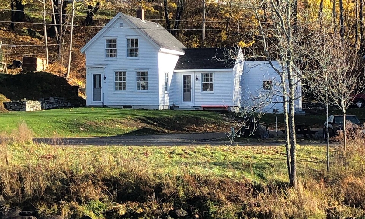 Warren House | “STEP BACK IN TIME” 1880’ charmer. Riverside Cottage