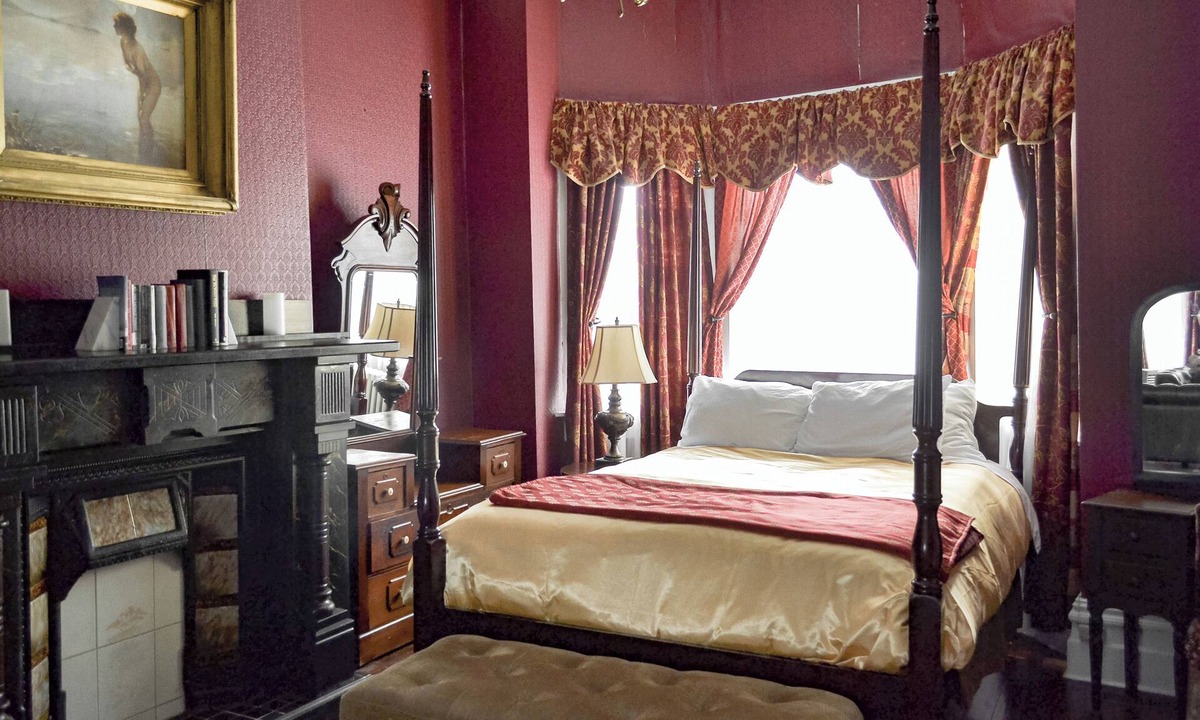 Downtown St. John's Apartment | Step back in time,stately downtown St.Johns Apartment in Historical District,