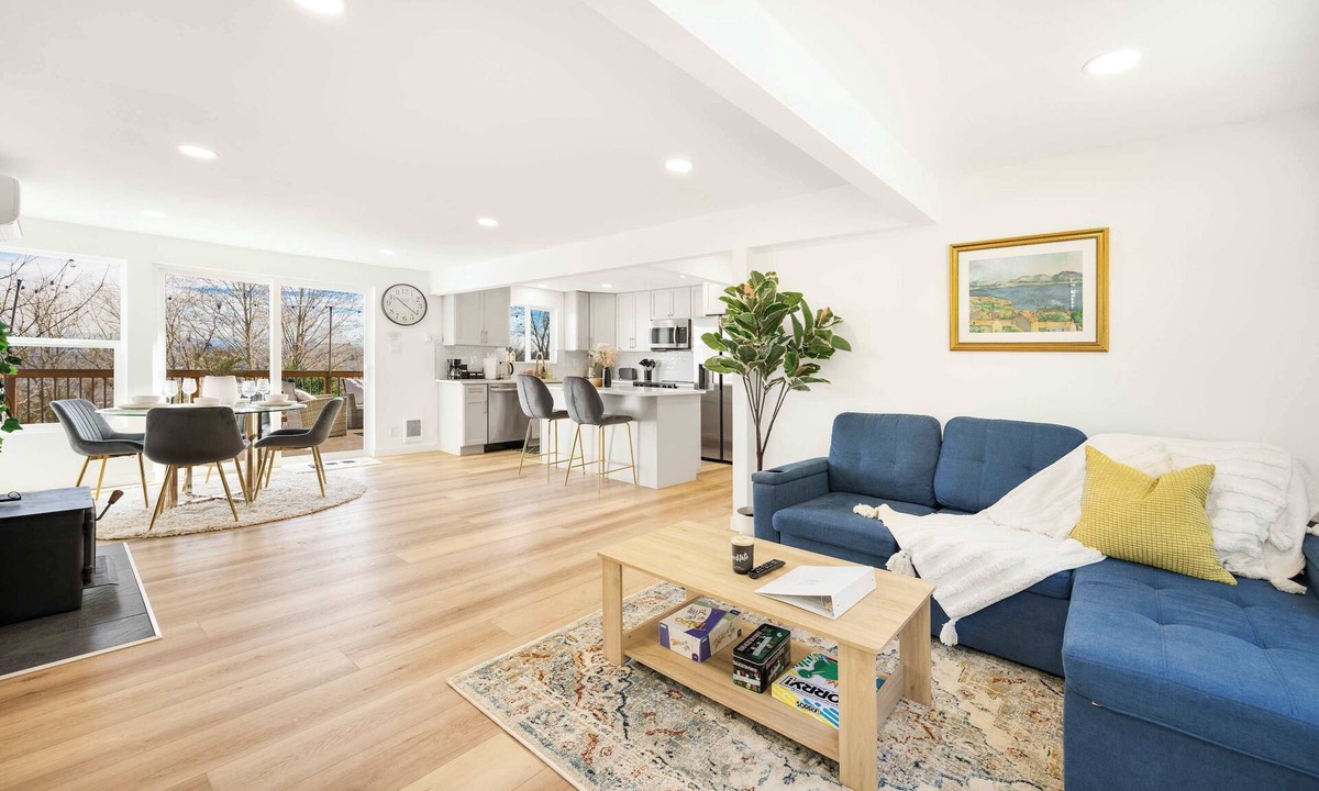 Genesee House | Step-Free 2BR Retreat w/Panoramic Views on Deck