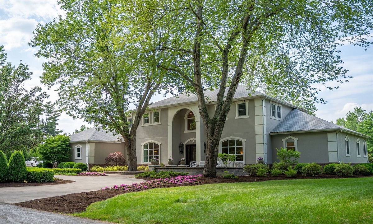 Carbondale House | Step In To the Mediterranean